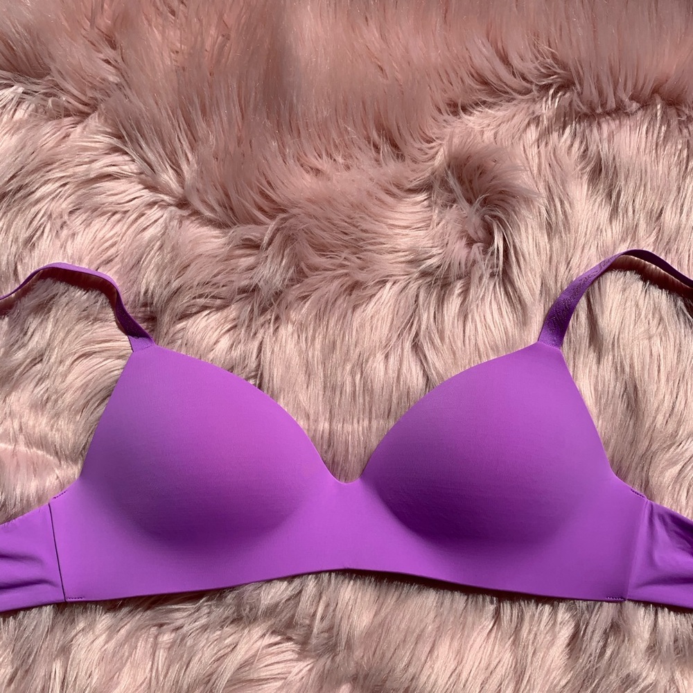 VS Pink The T-Shirt Wireless Bra SIZE: 34D